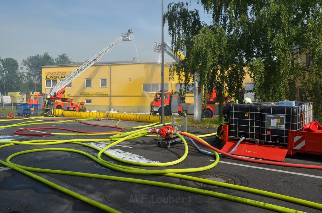 Grossfeuer Poco Lager Koeln Porz Gremberghoven Hansestr P727.jpg - Miklos Laubert